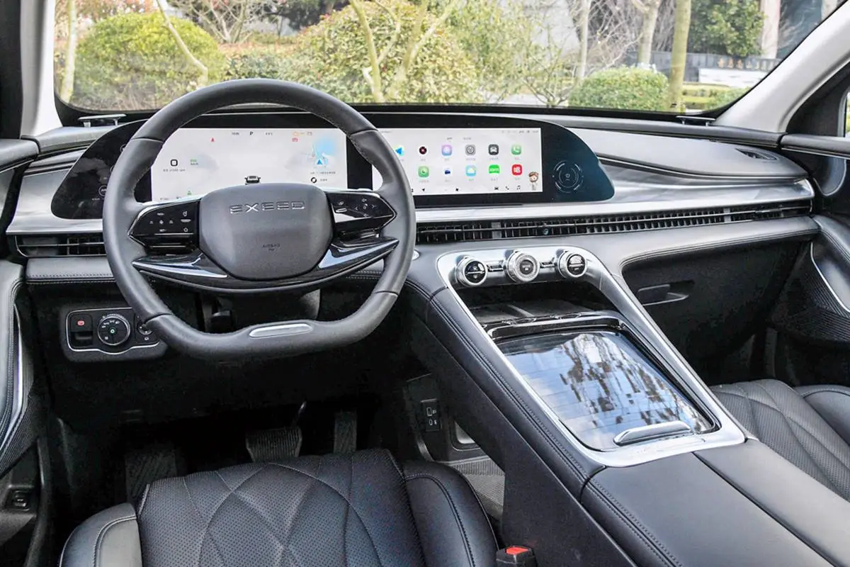 Exeed RX interior - Cockpit View