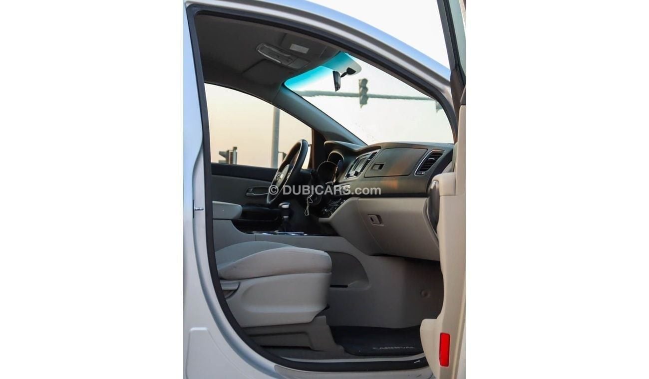 Kia Carnival EX 3.3L kia carnival 2019 GCC accident free in excellent condition 1025 p.m