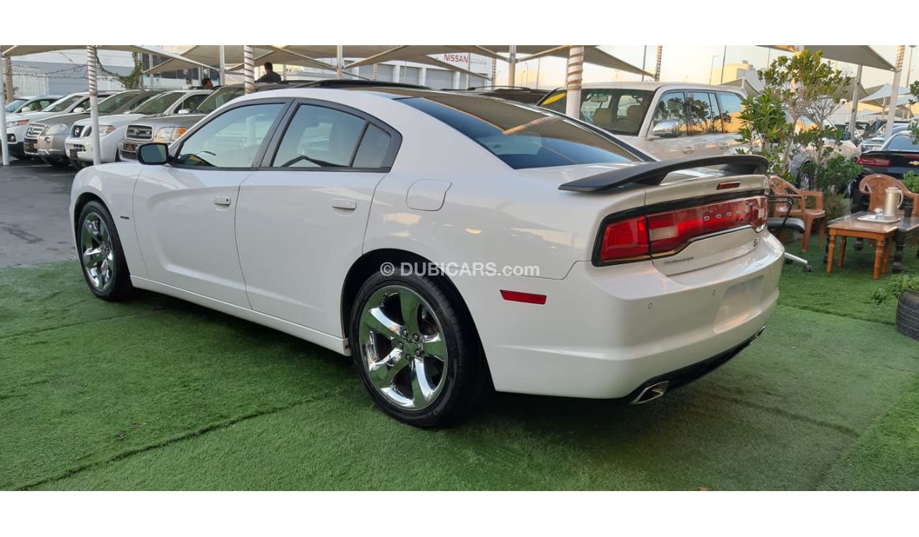 Dodge Charger RT - Sensors - Rear spoiler - Wheels number one - Slot - Wheels - Full option in excellent condition