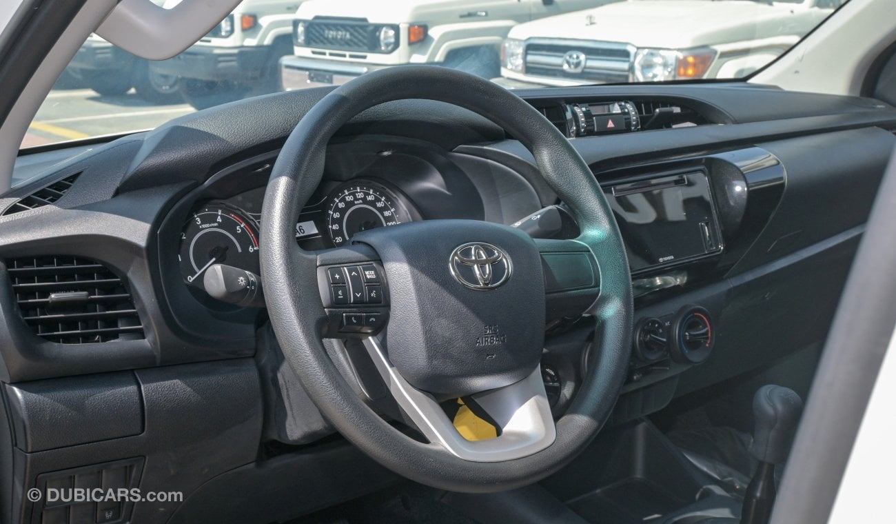 Toyota Hilux DLX. 2.4L Diesel 4WD