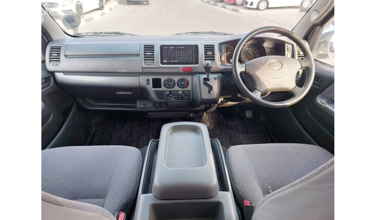 تويوتا هاياس TOYOTA HIACE VAN RIGHT HAND DRIVE(PM98251)