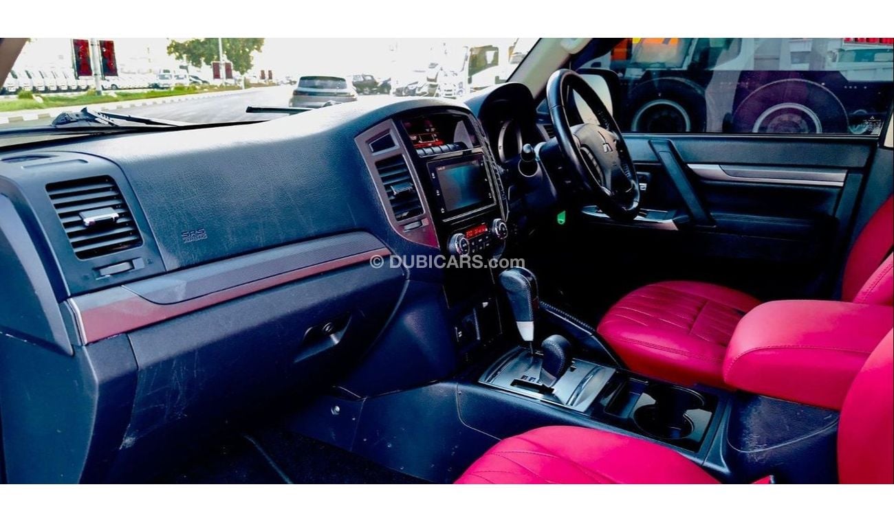 Mitsubishi Pajero PREMIUM CONDITION - 3.2L DIESEL ENGINE | RHD | PREMIUM LEATHER SEATS WITH PILLOW