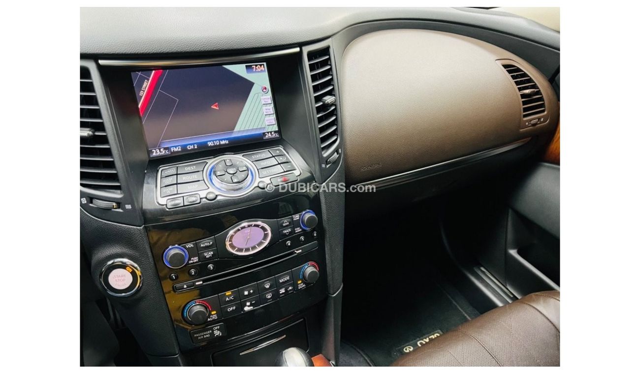 Infiniti QX70 Luxury GCC .. Full Options .. V6 .. NAV .