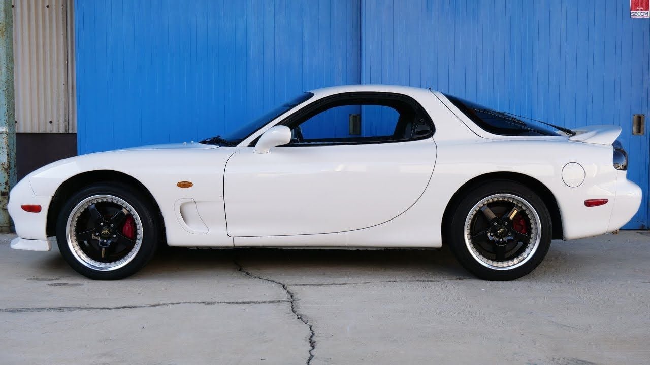 Mazda RX7 exterior - Side Profile