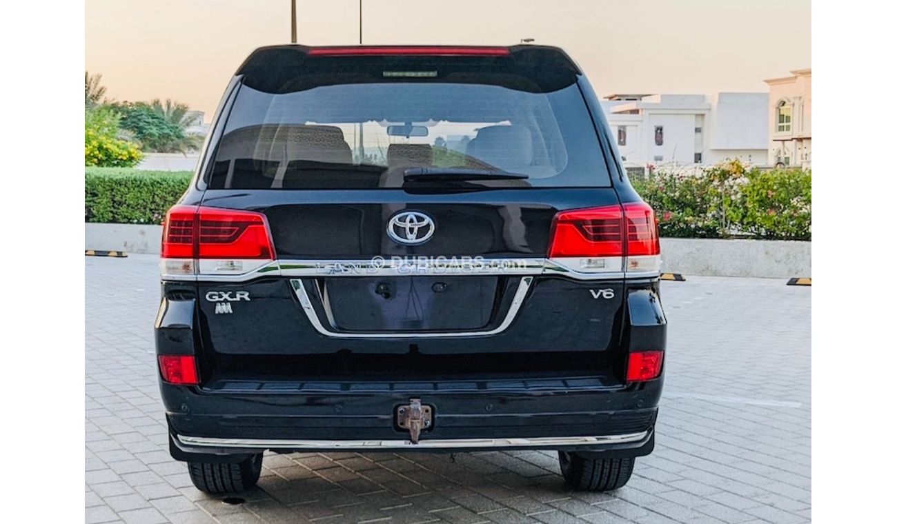 Toyota Land Cruiser 2017 GXR V6 GCC Specifications Very Clean And perfect condition