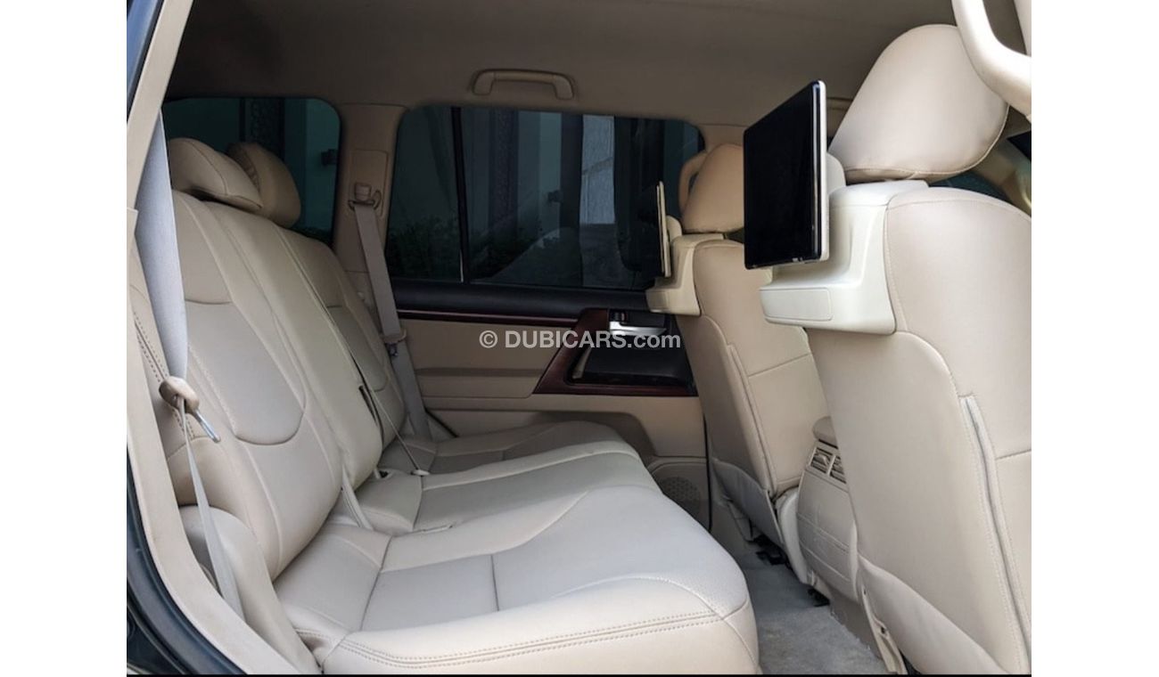 Toyota Land Cruiser 2015 TOYOTA LAND CRUISER FACELIFTED 2024 V6 GCC IN EXCELLENT CONDITION