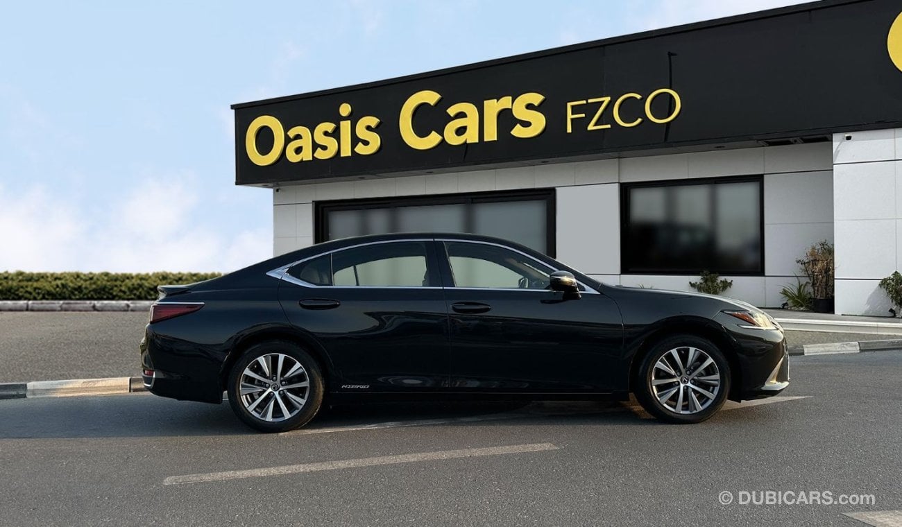 Lexus ES300h 2.5L Hybrid 4 Cylinders Full Service History 2021 GCC