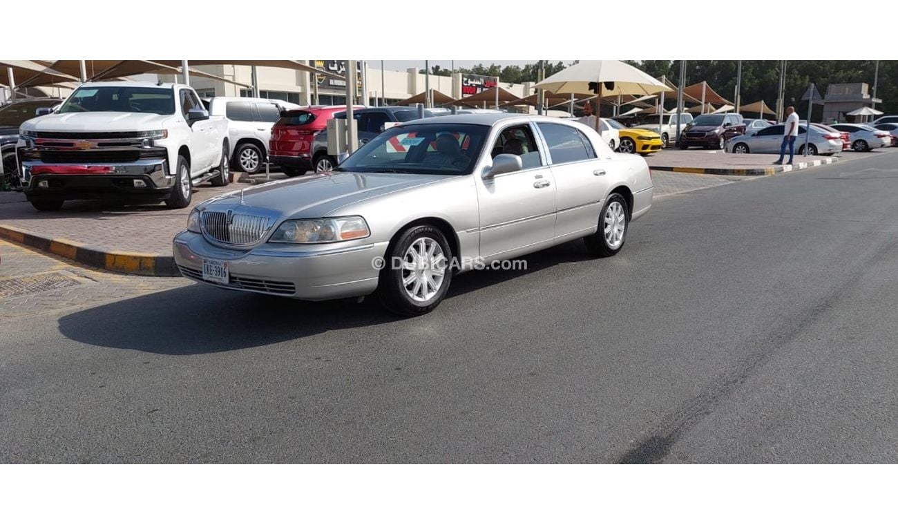 Lincoln Town Car veary clean car