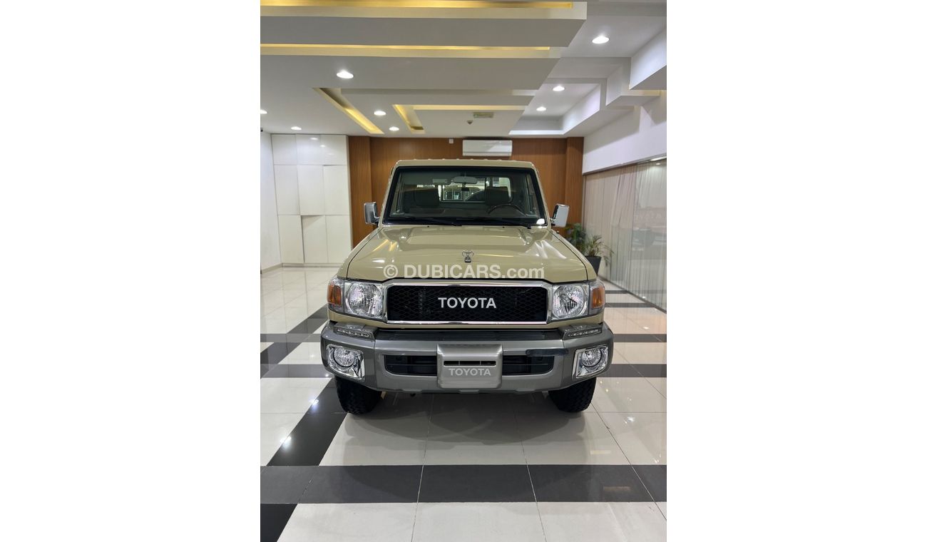 Toyota Land Cruiser Pick Up DLX Winch 4.0L