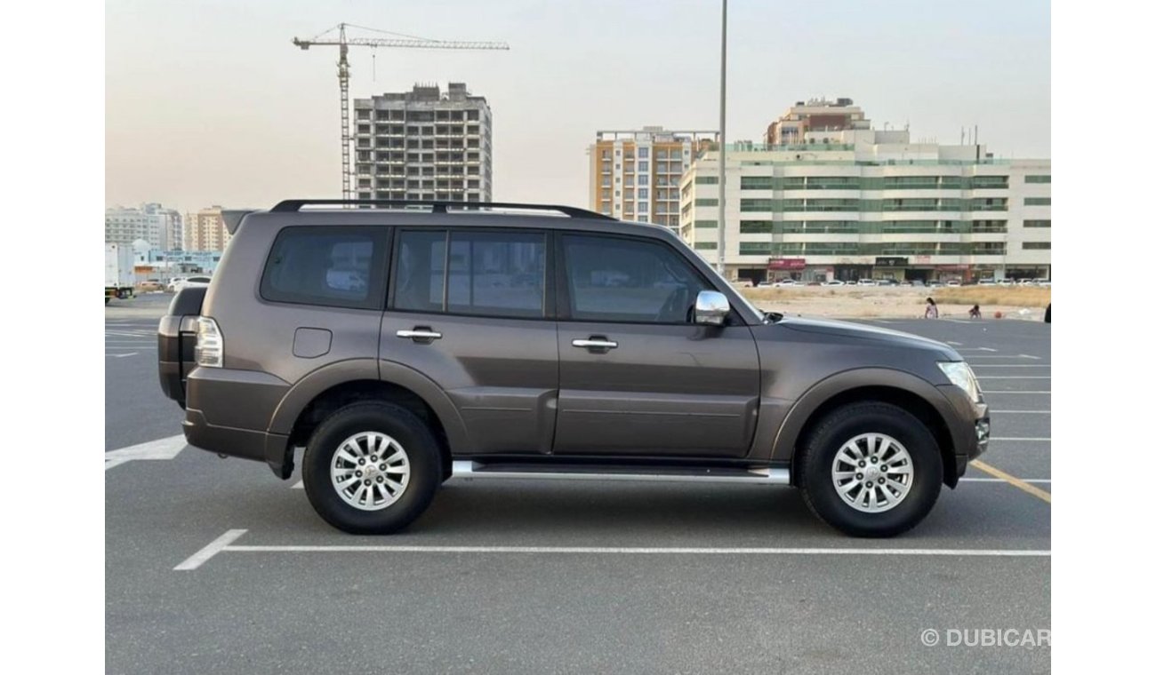 ميتسوبيشي باجيرو Mitsubishi pajero 2015 left hand drive petrol