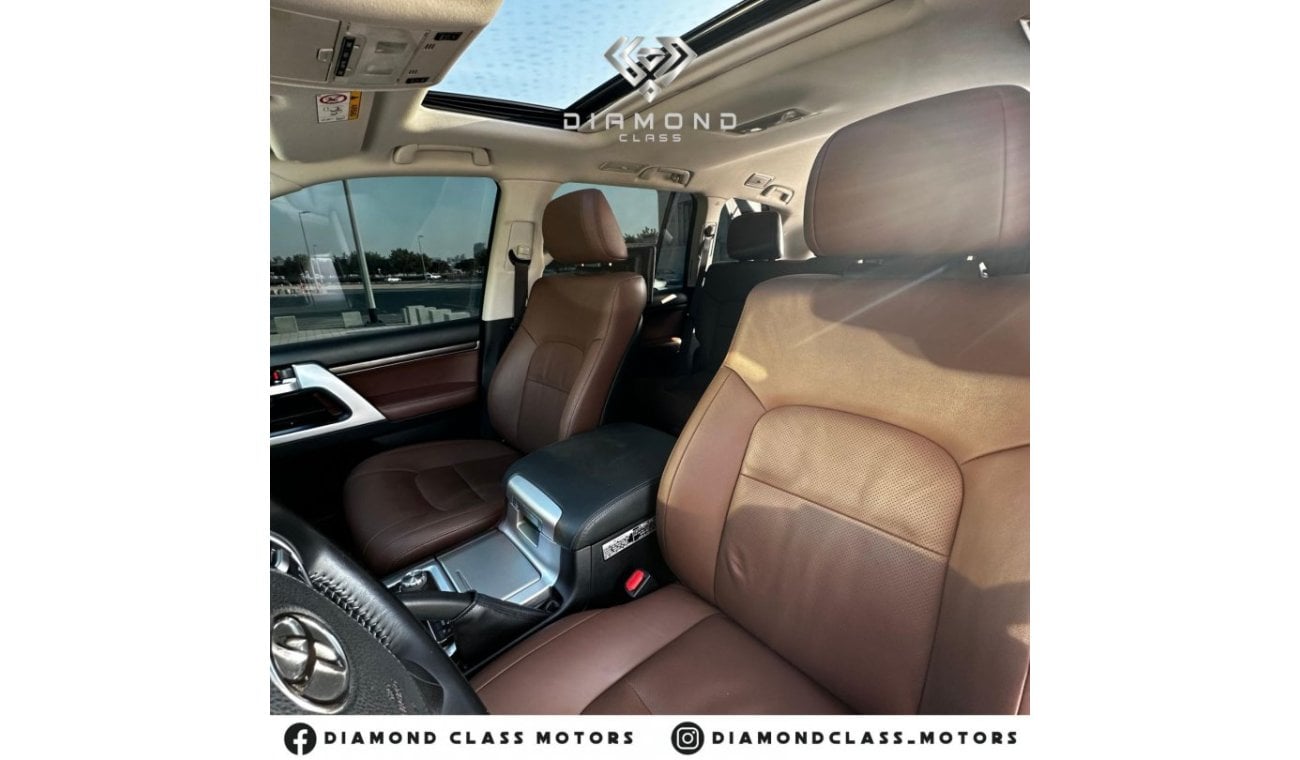 تويوتا لاند كروزر Toyota Land Cruiser VXR Full option  GCC  Under Warranty  Full Service History