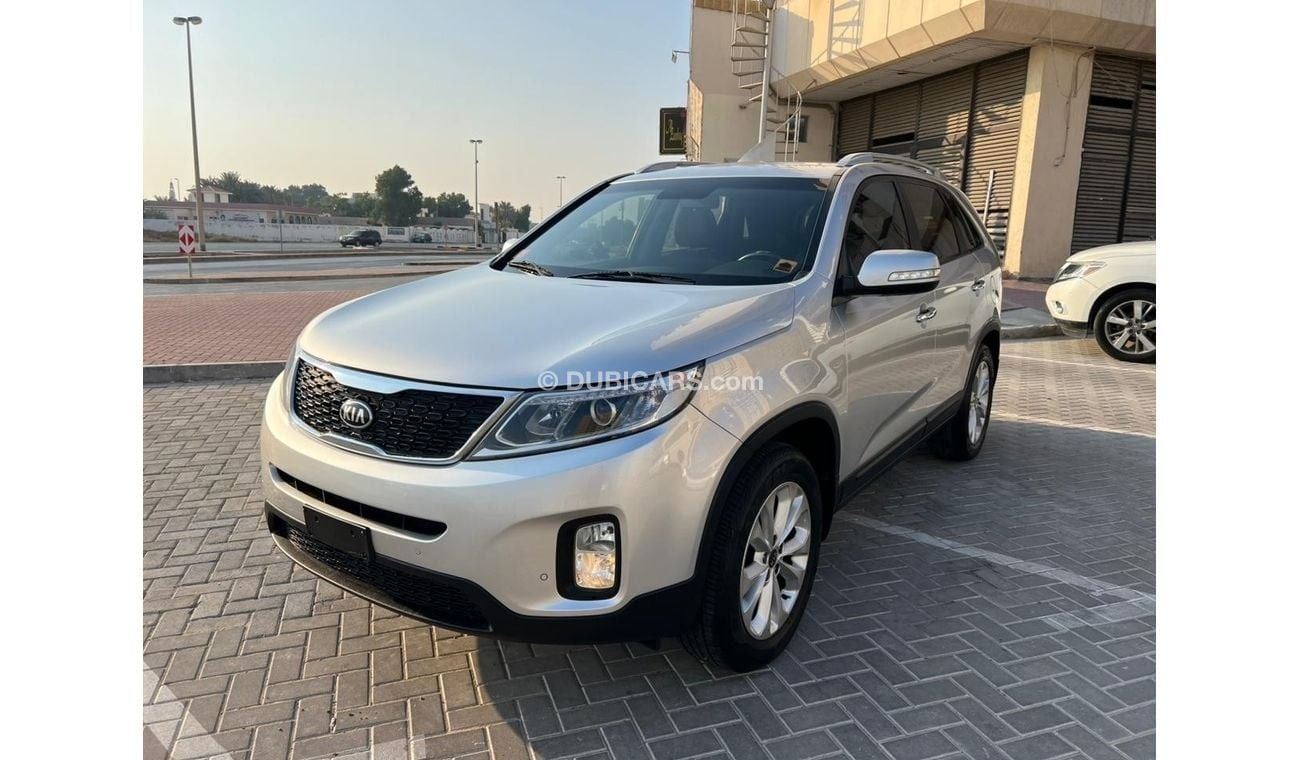 كيا سورينتو Base 2.4L AWD KIA SORENTO GCC 7 SEAT ORGINAL PAINT MODEL / 2014