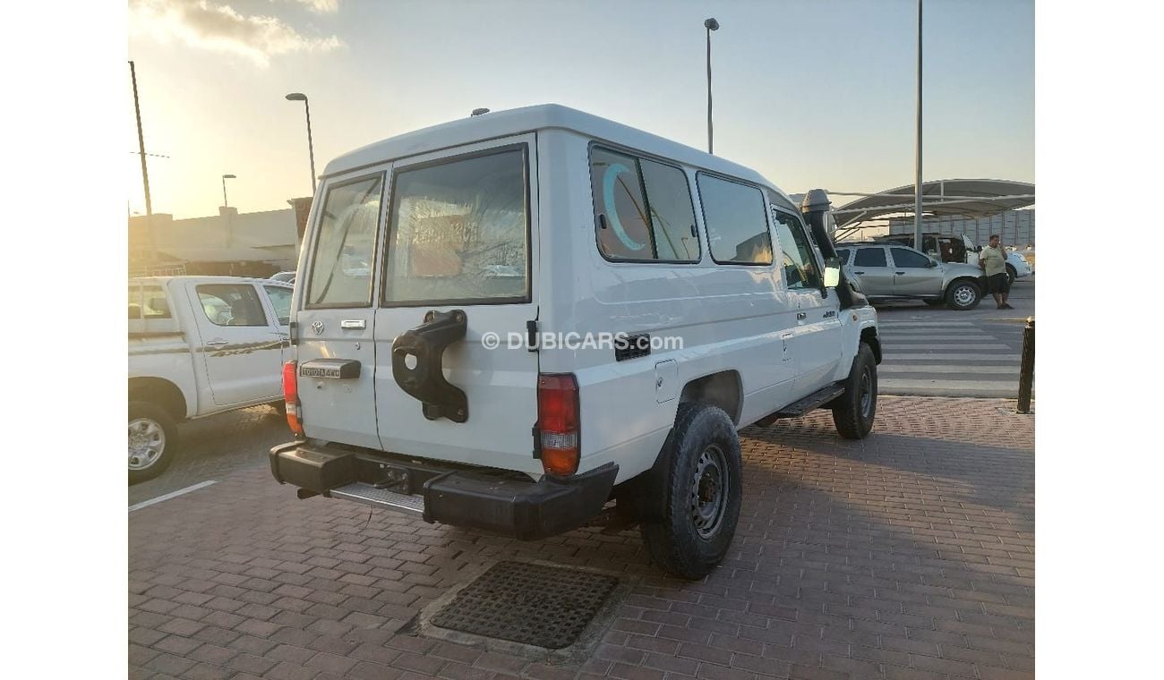 تويوتا لاند كروزر هارد توب 78 HARDTOP 4.2L DIESEL MANUAL TRANSMISSION