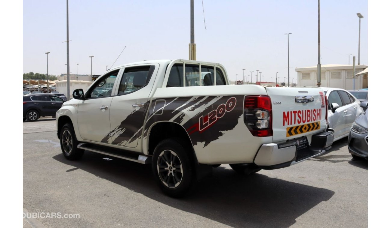 Mitsubishi L200 GLX ACCIDENTS FREE - GCC - 4WD - ORIGINAL PAINT - FULL OPTION - CAR IS IN PERFECT CONDITION INSIDE O