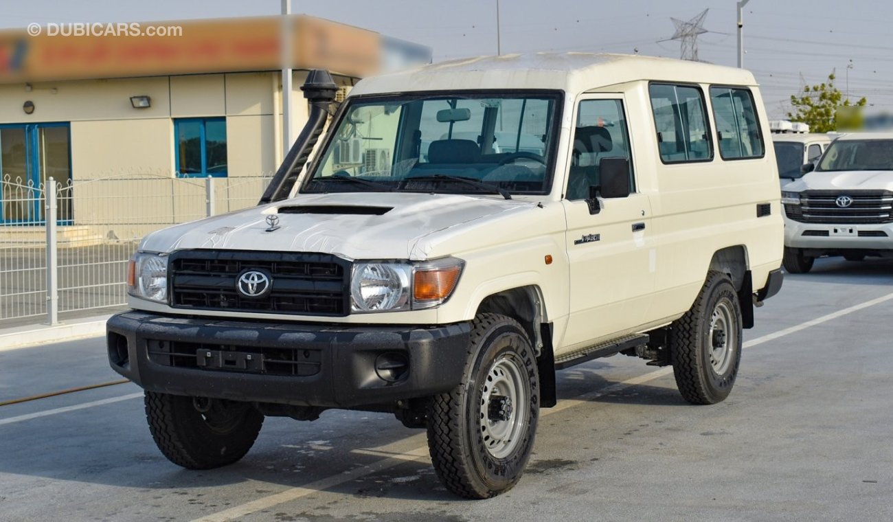 تويوتا لاند كروزر هارد توب LC78 - 4.5l - Manual - New Shape - 13 Seater - Central Lock - Automatic Windows - 4wd