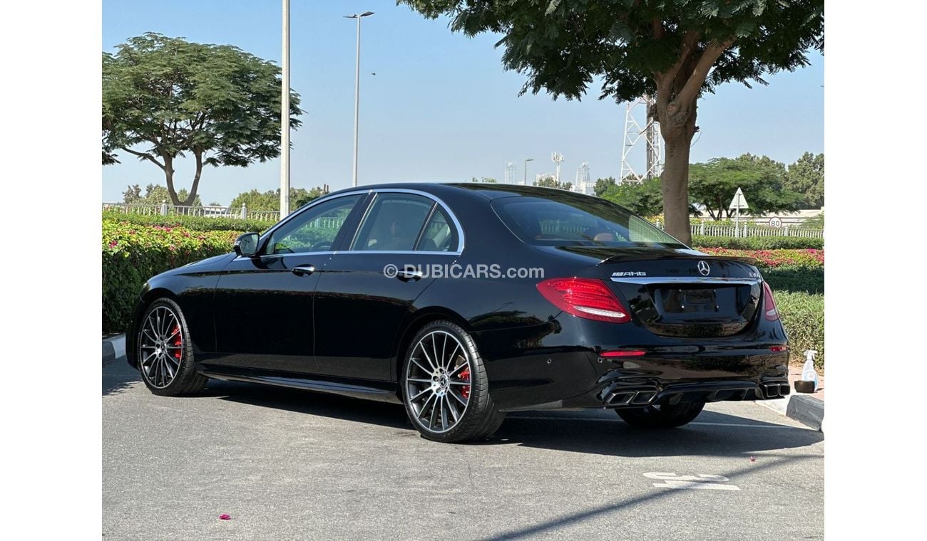 مرسيدس بنز E300 Mercedes E300 AMG Kit 2020 GCC 2.0L 4Cly