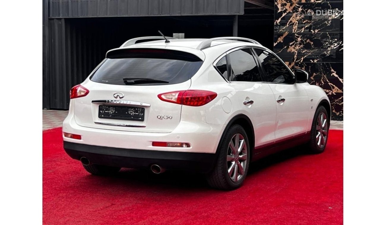 إنفينيتي QX50 لاكجري