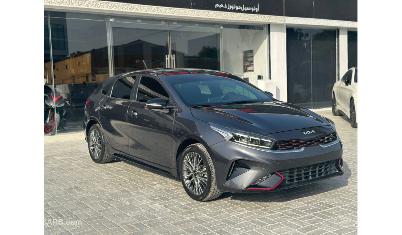 Kia Cerato LX Engine Capacity (liters) 1.6 Cylinders 4 Drive Type Front Wheel Drive Fuel Tank Capacity (liters)