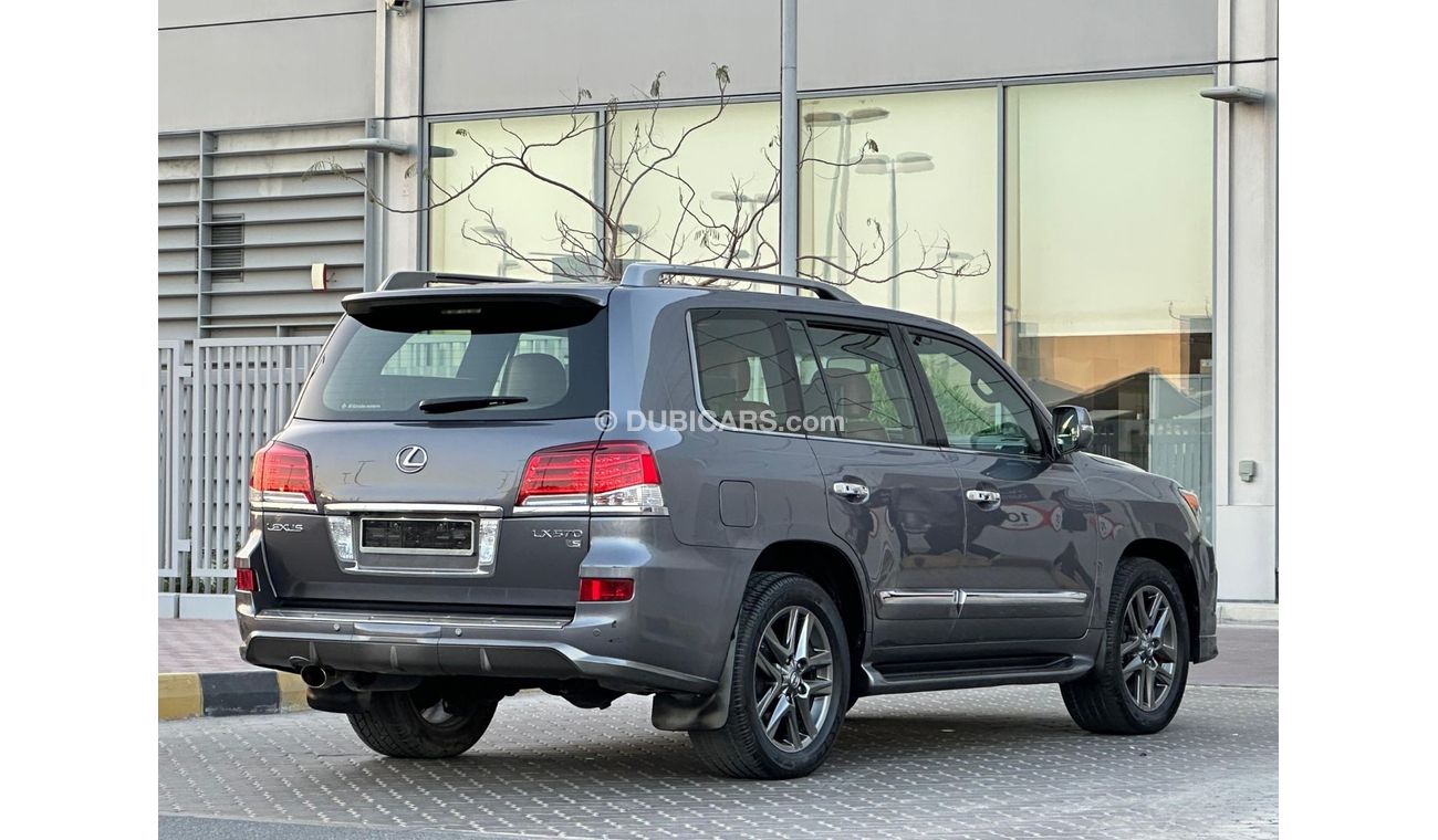 Lexus LX570 Platinum Signature 5.7L LEXUS LX570s 2014 GCC// ACCIDENTS FREE// FULL OPTIONS// PERFECT CONDITION