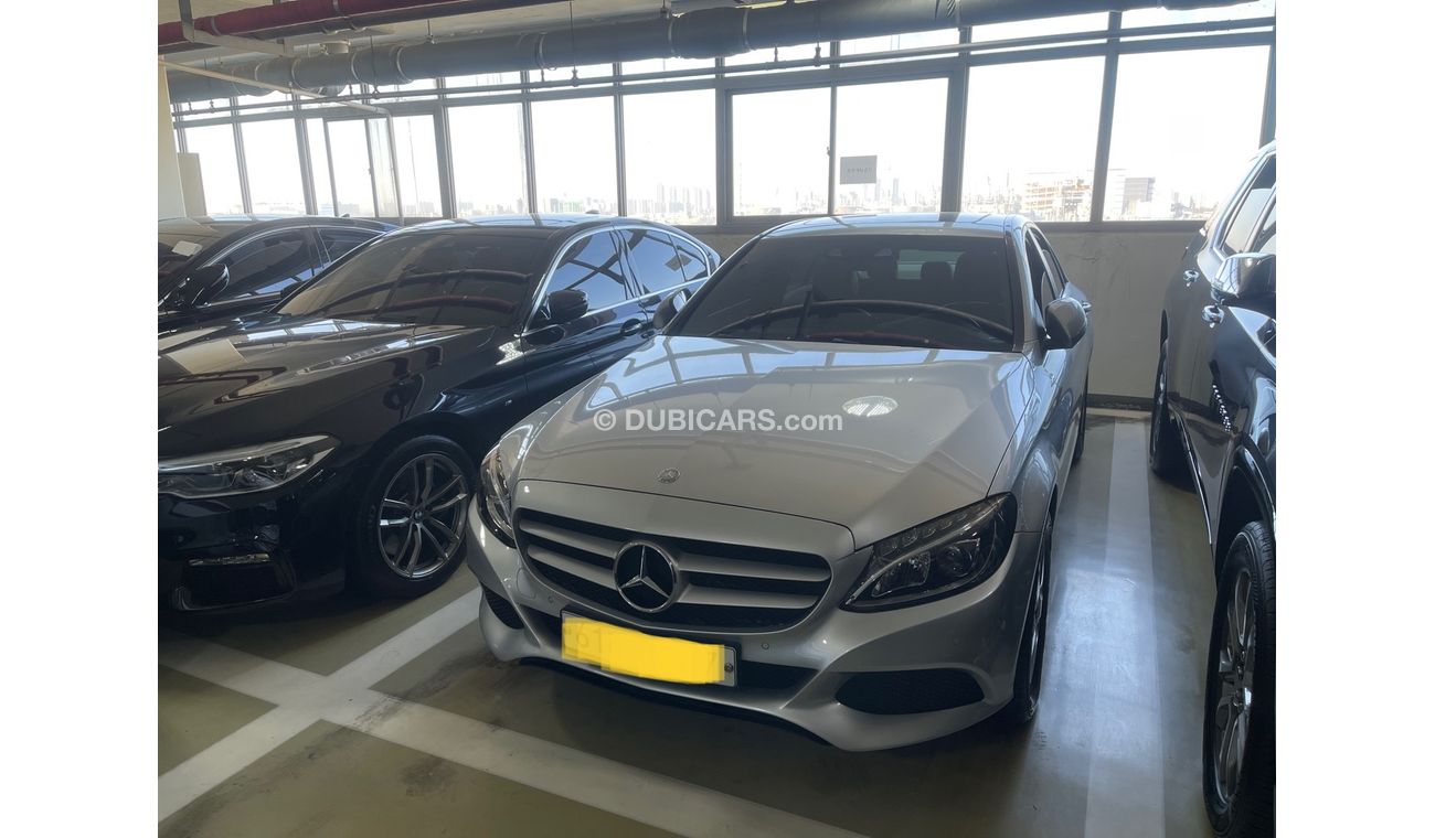 مرسيدس بنز C200 Finance available, Low KMs, Never repaired. 2.0 Turbo Charged