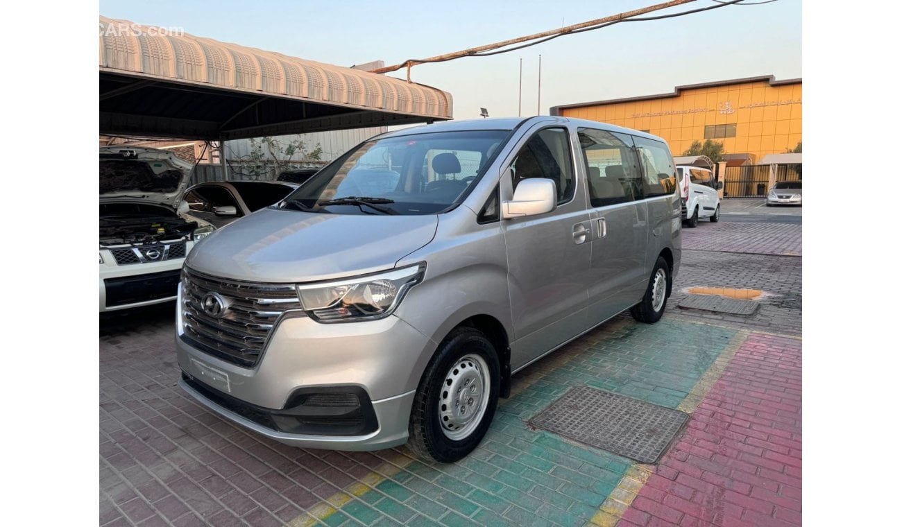 Hyundai H-1 Mid