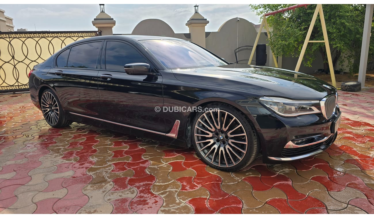 بي أم دبليو 750Li Luxury 4.4L (443 HP)