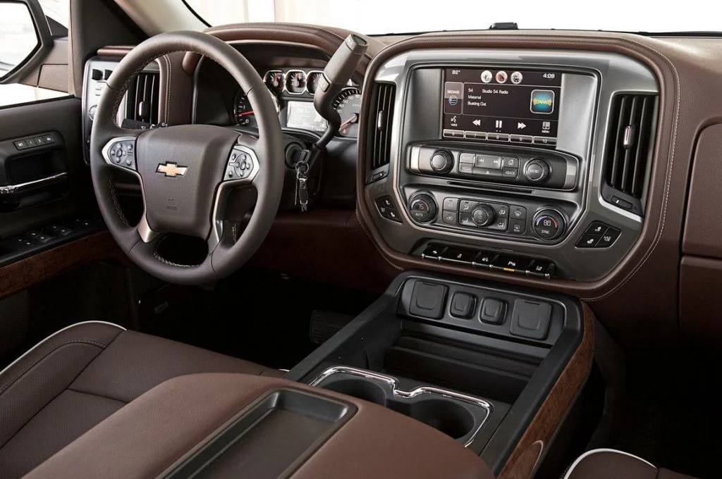 Chevrolet Silverado LD interior - Cockpit