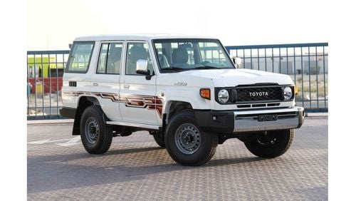 تويوتا لاند كروزر هارد توب 2024 Toyota LC 76 4.0 Hard Top Luxury 5DR - أبيض من الداخل رمادي مزرق | للتصدير فقط