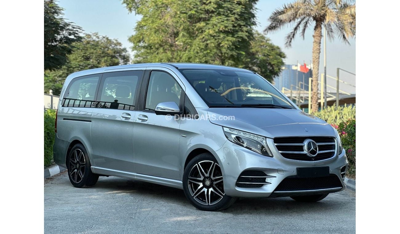 مرسيدس بنز V 250 Std 2.1L Mercedes Benz V 250 / GCC / 2017 / Perfect Condition / 1,820 Dirhams Monthly / Ready to Dri