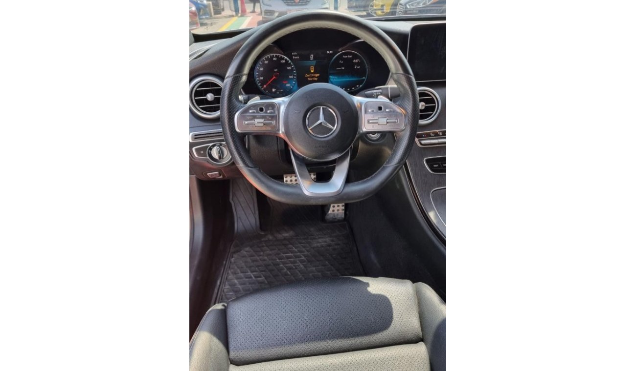 مرسيدس بنز C 300 2.0L Petrol, Electric Seats & Leather Seats With Panoramic Roof (LOT # 806911)