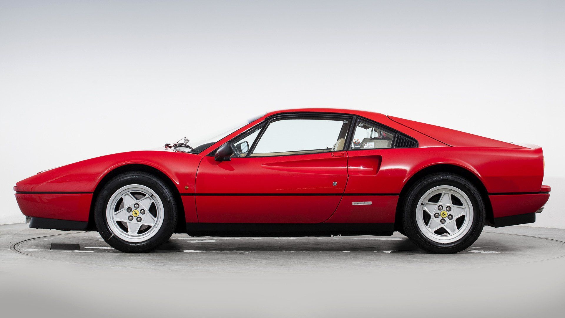 Ferrari 328 exterior - Side Profile