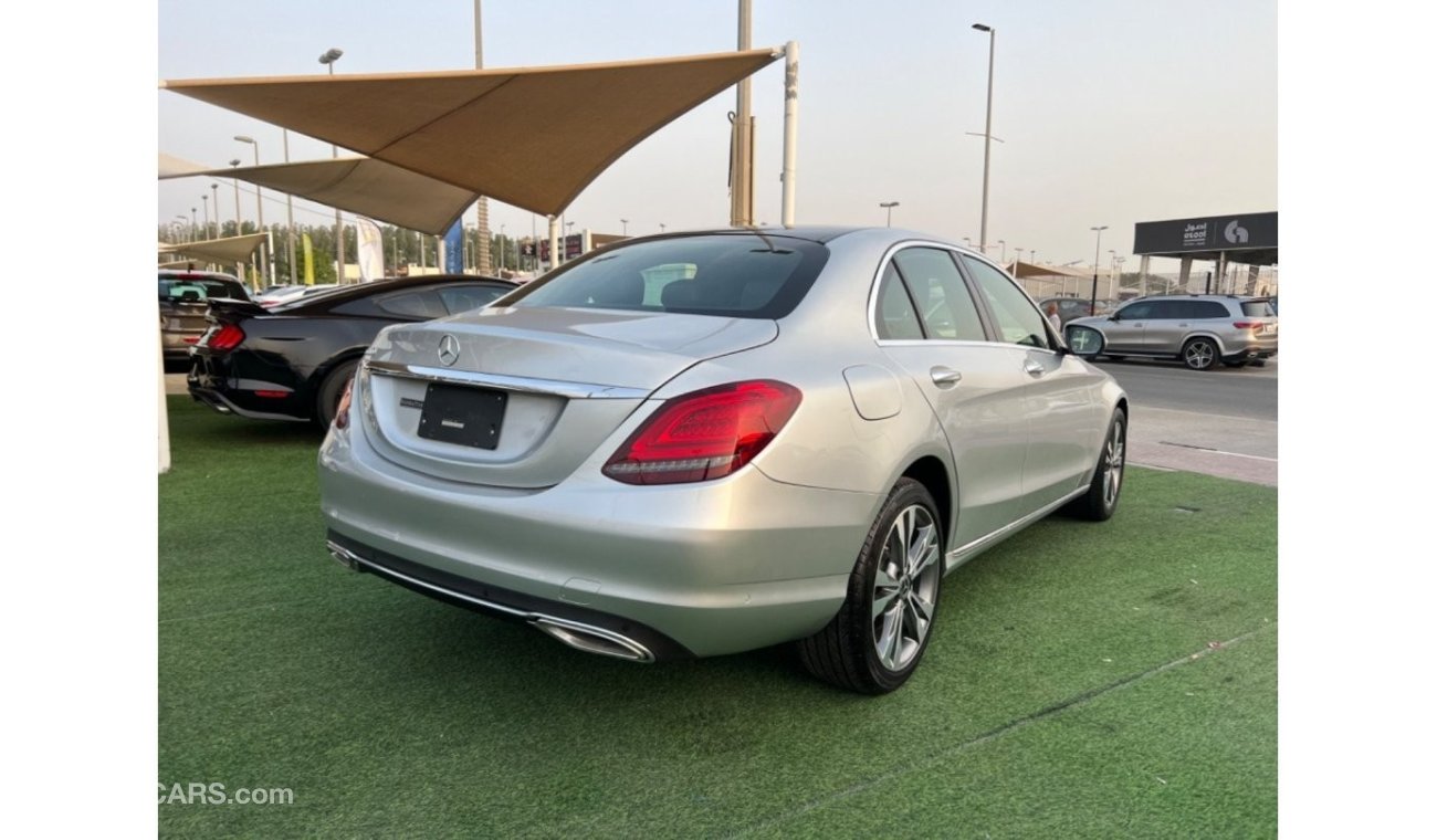 مرسيدس بنز C 300 لاكجري