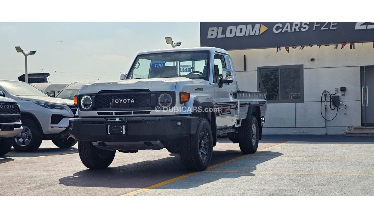 تويوتا لاند كروزر بيك آب TOYOTA LANDCRUISER 79 Pickup /A UTOMATIC/WINCH/DIFF LOCK/COOL BOX/LEATHER SEATS/REAR CAMERA/2024