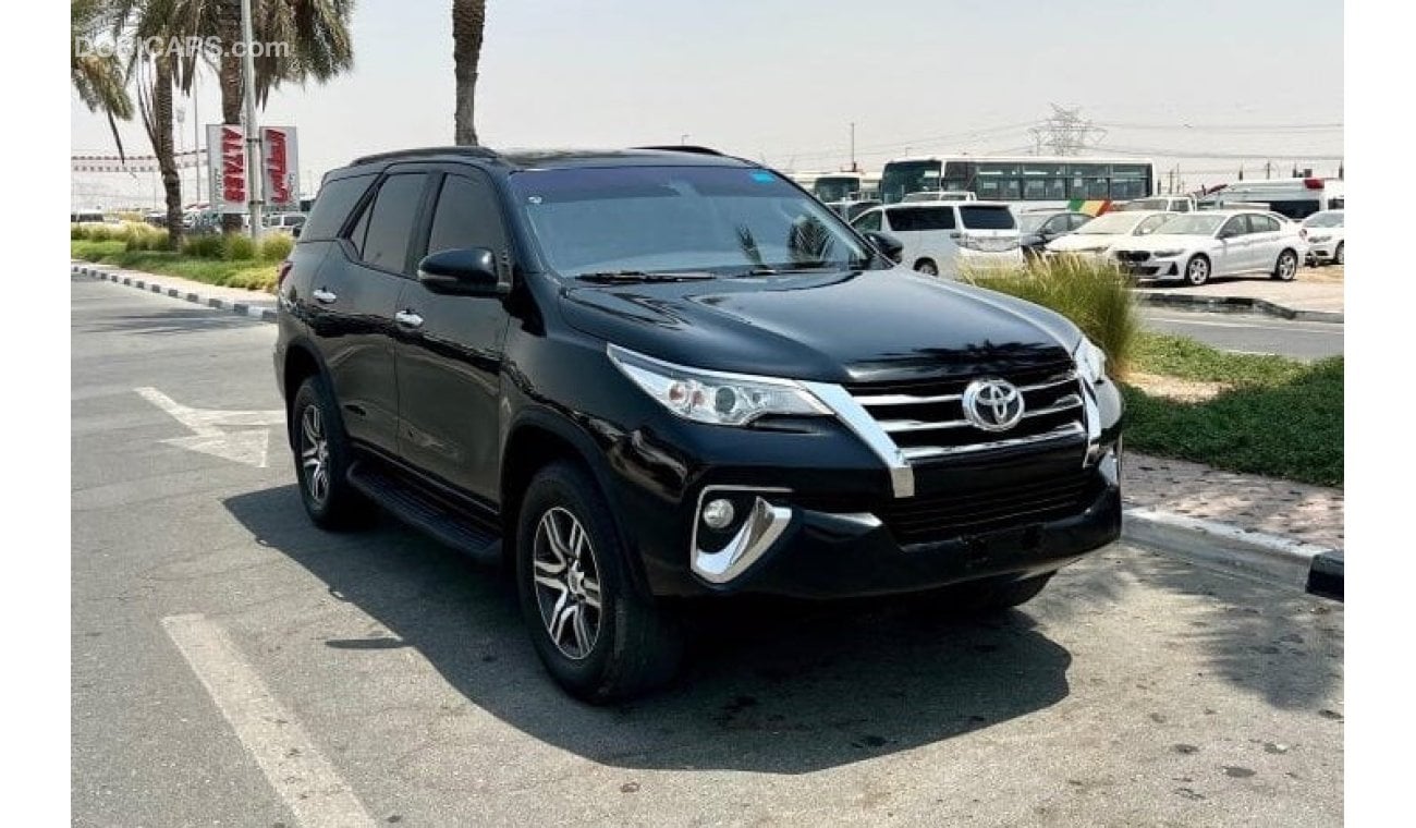 تويوتا فورتونر EXR 4WD 2.7L PETROL. PERFECT CONDITION AND ACCIDENT FREE