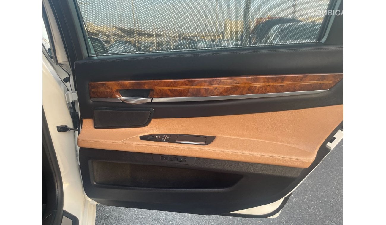 BMW 750Li Exclusive BMW 750 Li_TWIN POWER TERBO _GCC_2015_Excellent Condition _Full option