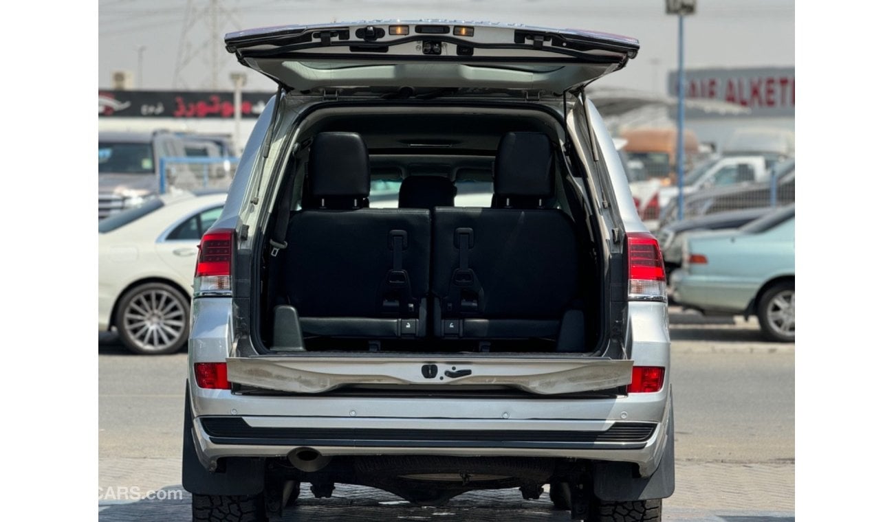 Toyota Land Cruiser Sahara top of the range