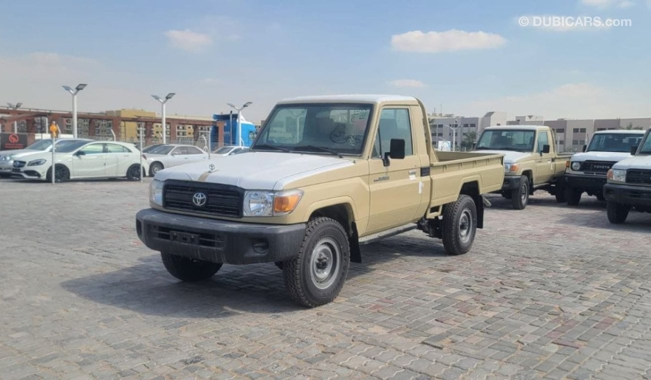 تويوتا لاند كروزر بيك آب TOYOTA LC79 SINGLE CABIN 4.2L DIESEL 2023 MODEL YEAR COLOR BEIGE AND WHITE