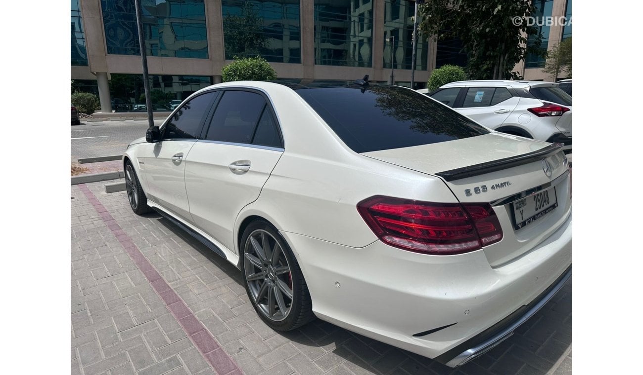 Mercedes-Benz E 63 AMG Std 5.5L