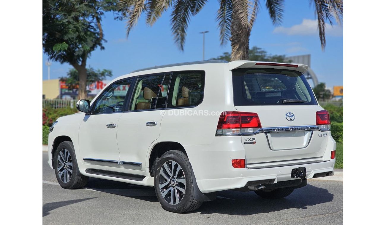 Toyota Land Cruiser VXR 5.7L 4WD