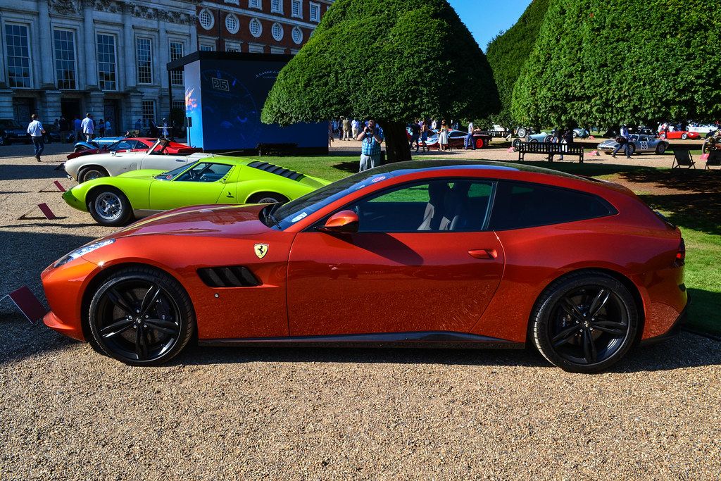 Ferrari GTC4Lusso exterior - Side Profile