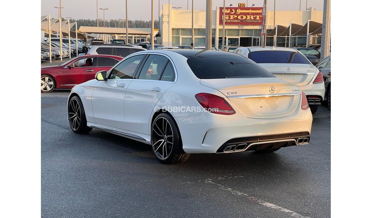 مرسيدس بنز C 300 لاكجري