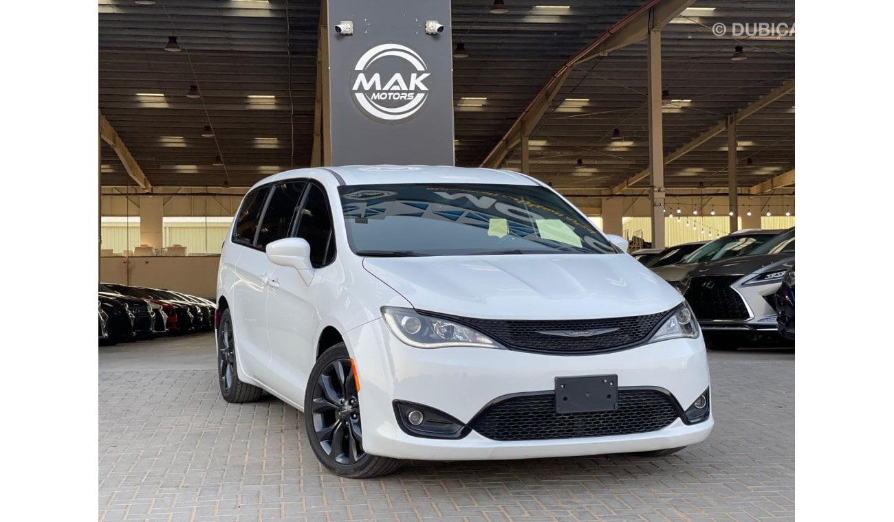 Chrysler Pacifica Touring L Pacifica Touring (S) / 7 Seats / 3.6L V6 / 2020/ Very Luxurious Car