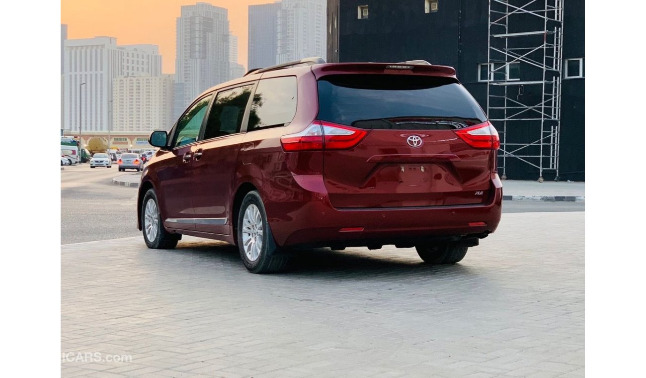 Toyota Sienna XLE 2017