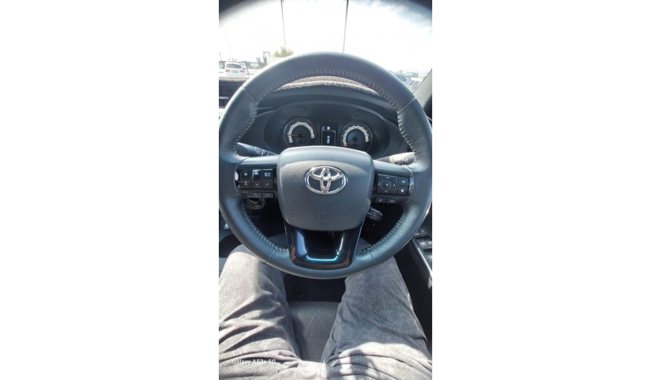 تويوتا هيلوكس TOYOTA HILUX 2019 MODEL RIGHT HAND DRIVE 2.8CC DIESEL FULL OPTION 1GD ENGINE 6-SPEED FLOOR SHIFT