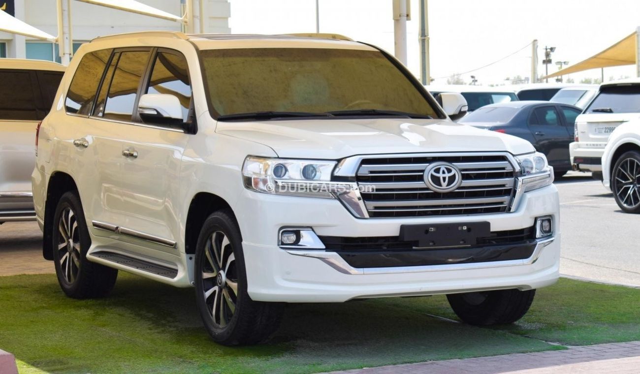 Used Toyota Land Cruiser V8 5.7 L - GXR 2017 for sale in Sharjah - 537986