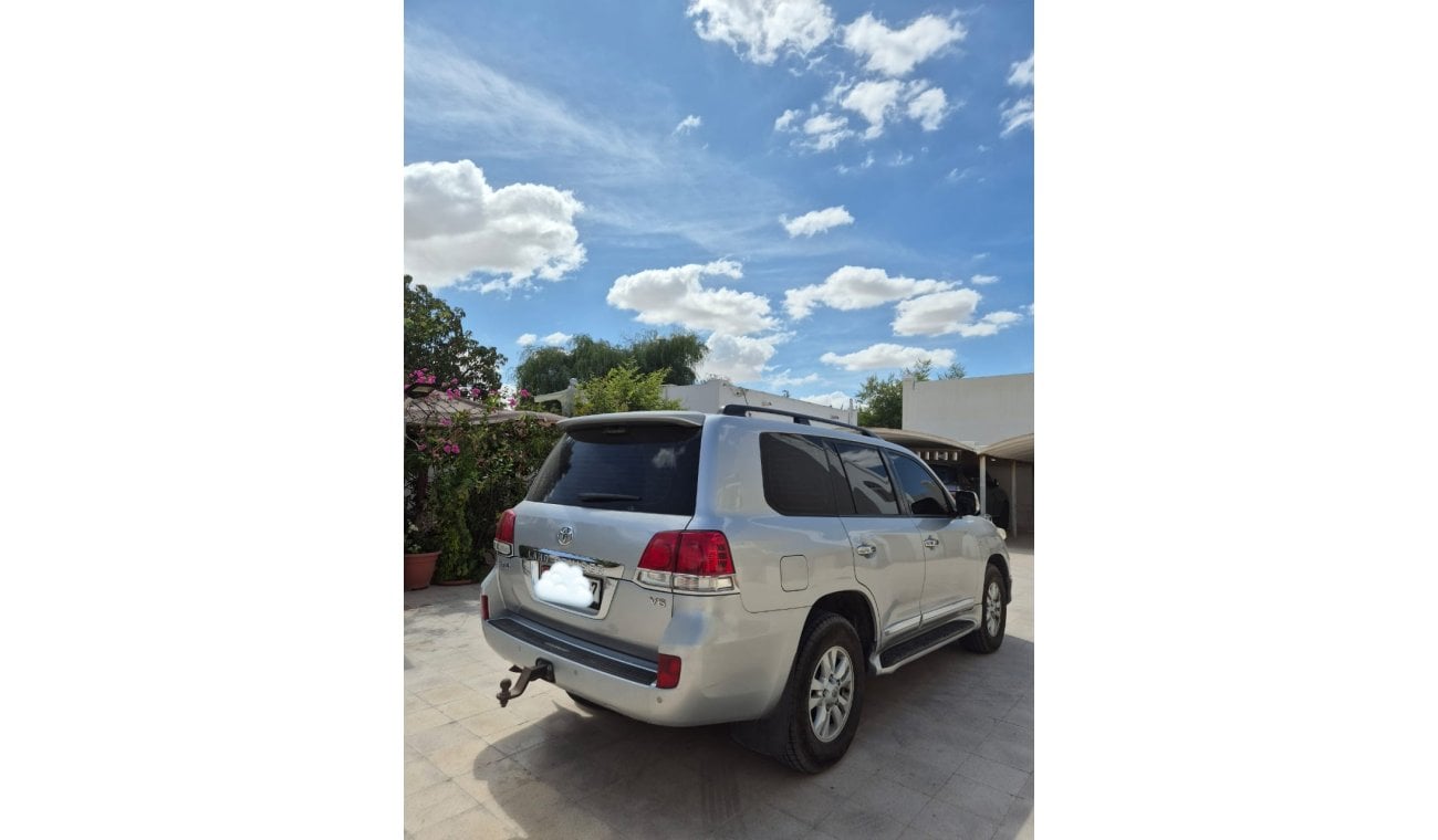 Toyota Land Cruiser TOYOTA LAND CRUISER GXR V6 2011 PERFECT CONDITION NO ACCIDENT