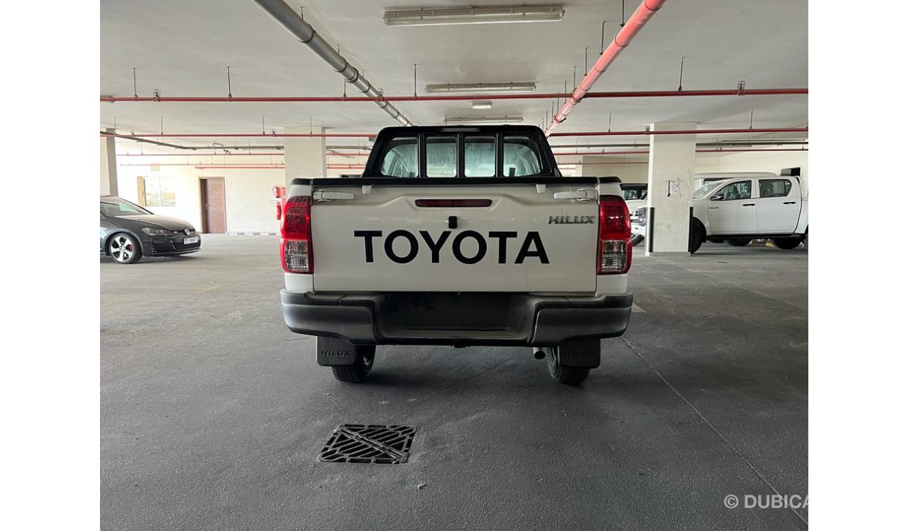 تويوتا هيلوكس toyota hilix 2.4 basic with diff lock and power windows