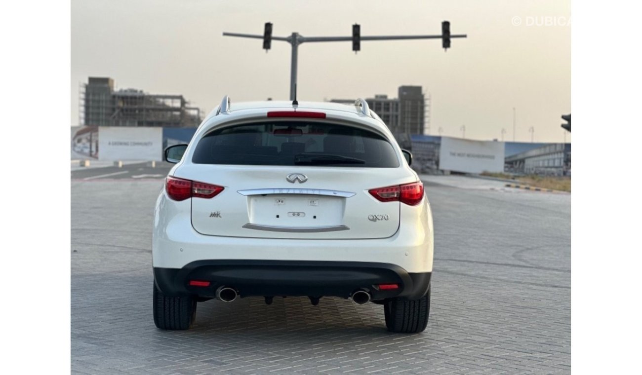 Infiniti QX70 Sport Luxury MODEL 2017 GCC CAR PERFECT CONDITION INSIDE AND OUTSIDE FULL OPTION ONE OWNER ORIGINAL