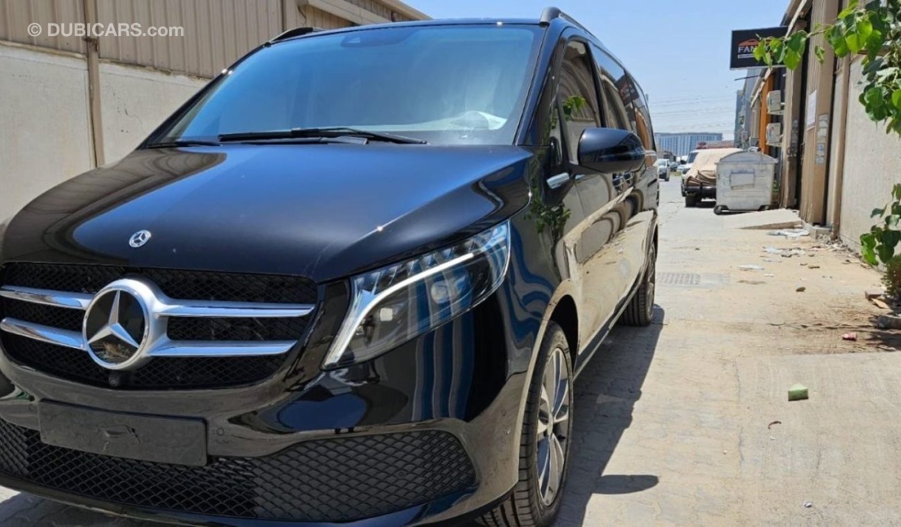 مرسيدس بنز V250 Maybach 2024 Mercedes-Benz V-Class V250 Avantgarde 8-Seater Extra-long Petrol 2.0L 4-Cyl Petrol A/T RWD Only