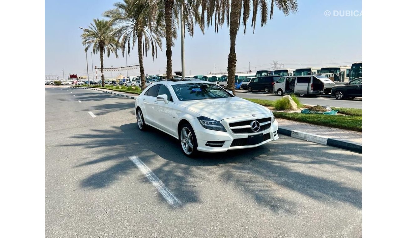 Mercedes-Benz CLS 550 Mercedes — Benz CLS 550 2012 Neat and clean